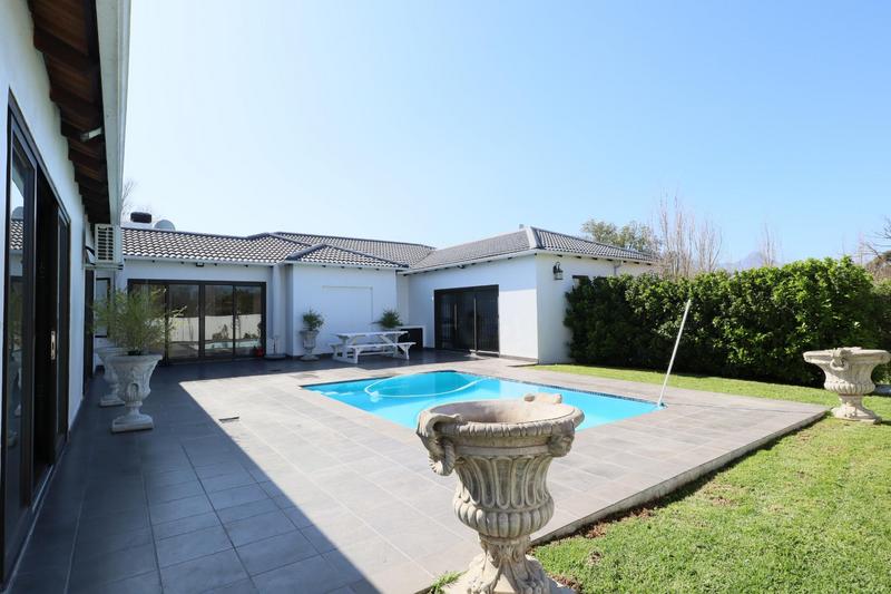 5 Bedroom Property for Sale in Golden Acre Western Cape